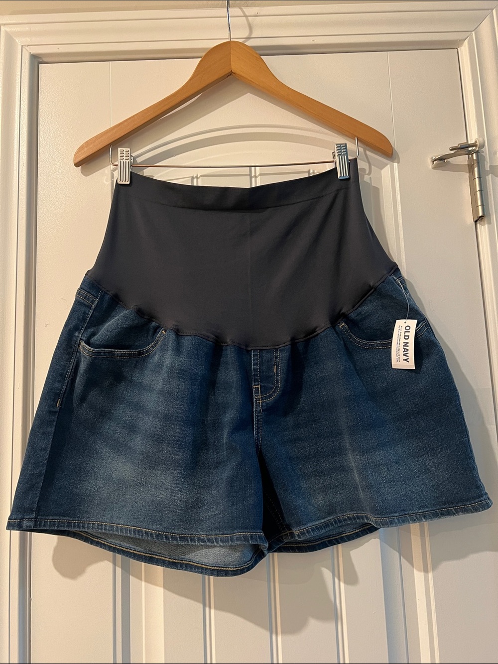 Old Navy Maternity Jean Shorts Size 14